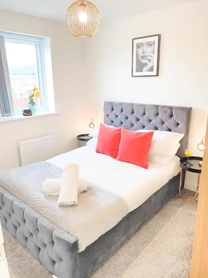 Tudors Esuites 3 Bed House Garden & Netflix Бирмингем Экстерьер фото